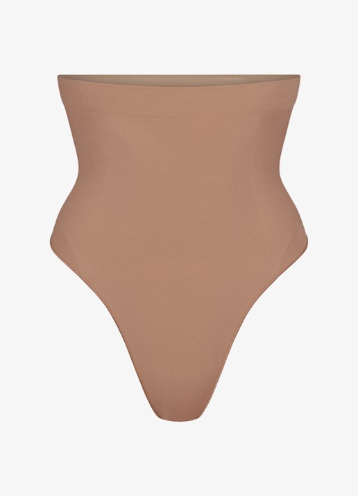 SKIMS Seamless Sculpt high waisted corrigerende string - voorkant lichtbruin