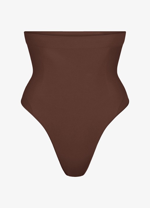 SKIMS Seamless Sculpt high waisted corrigerende string - voorkant 4 donkerbruin