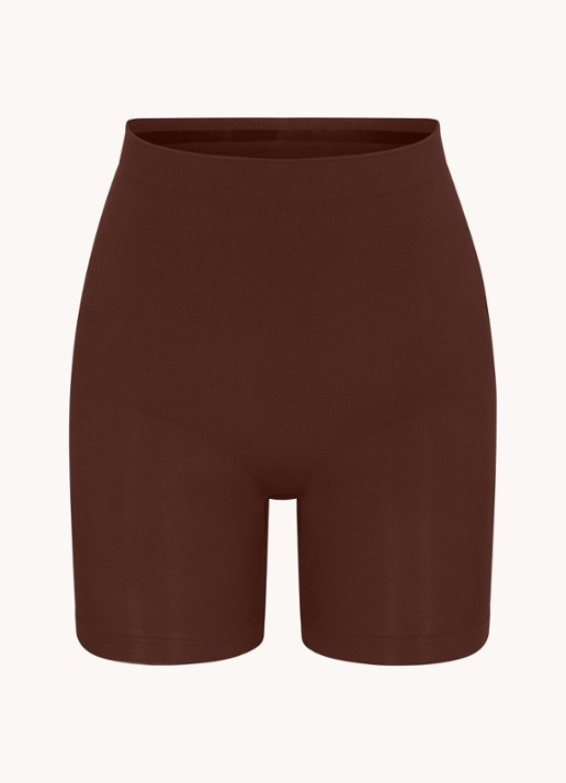 SKIMS Seamless Sculpt mid waisted corrigerende short - voorkant 4 donkerbruin