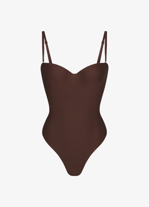 SKIMS Skims Body corrigerende stringbody met beugel - voorkant 3 chocoladebruin