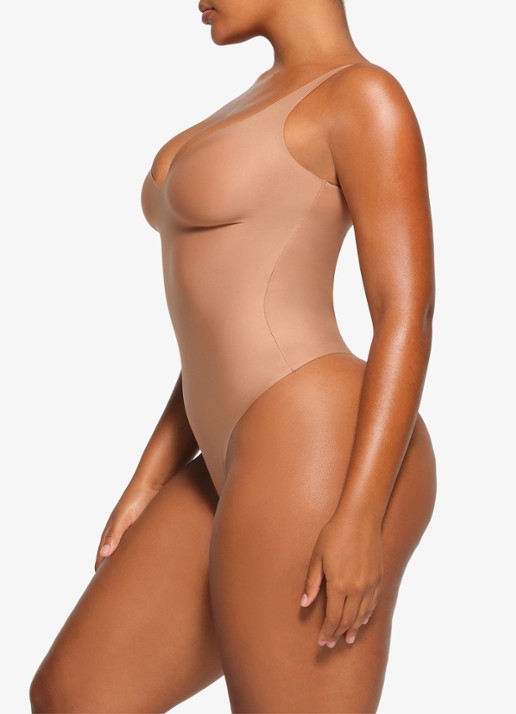 SKIMS Skims Body plunge stringbody - detail 4 beige