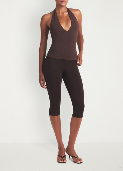 SKIMS Smooth Layers haltertop  - voorkant 2 chocoladebruin