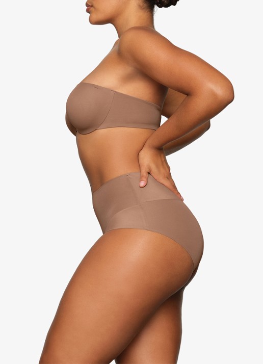 SKIMS Smoothing Intimates high waisted slip - detail 2 bruin