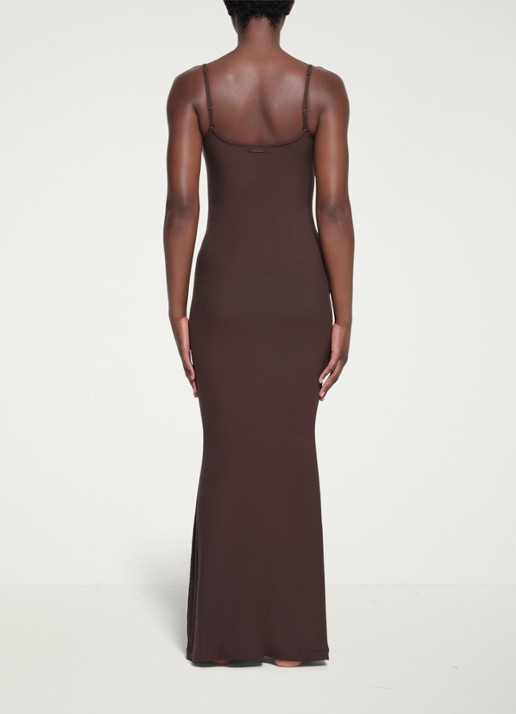 SKIMS Soft Lounge maxi jurk met ribstructuur - achterkant 2 donkerbruin