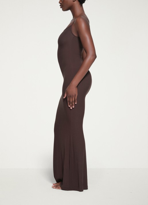 SKIMS Soft Lounge maxi jurk met ribstructuur - detail 4 donkerbruin
