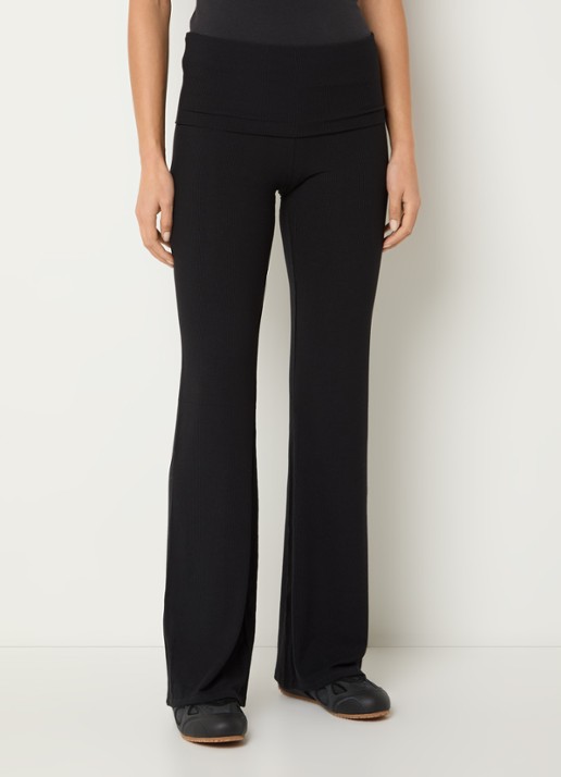 SKIMS Soft Lounge mid waist flared loungebroek - detail 2 zwart