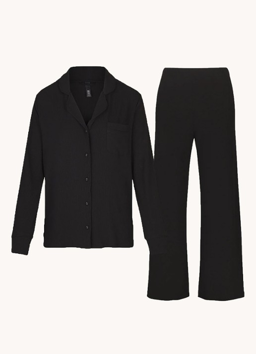 SKIMS Soft Lounge pyjamaset met borstzak en ribstructuur - voorkant zwart