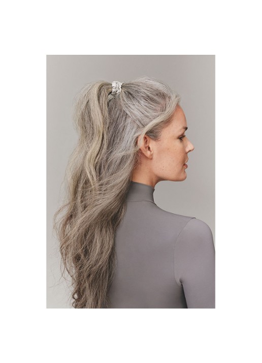slip Pure Silk Skinny Scrunchies - zijden haarelastiek - detail 6 silver