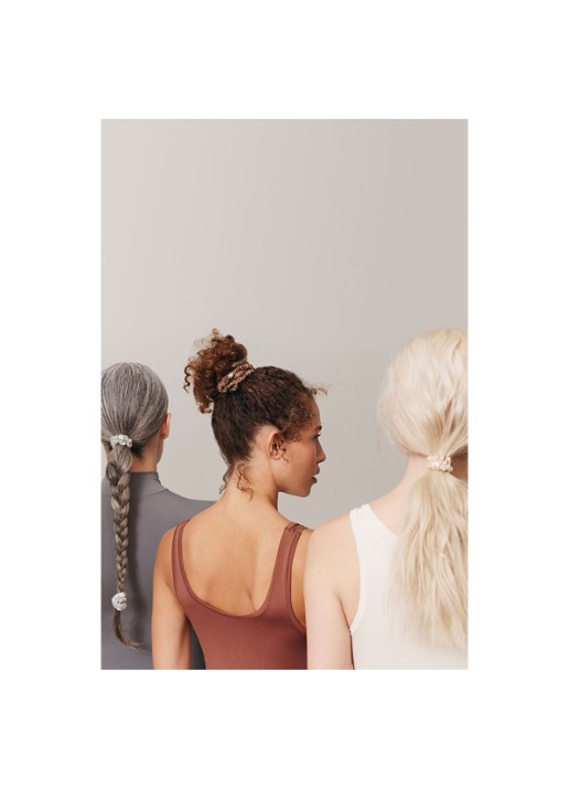 slip Pure Silk Skinny Scrunchies - zijden haarelastiek - detail 4 blonde