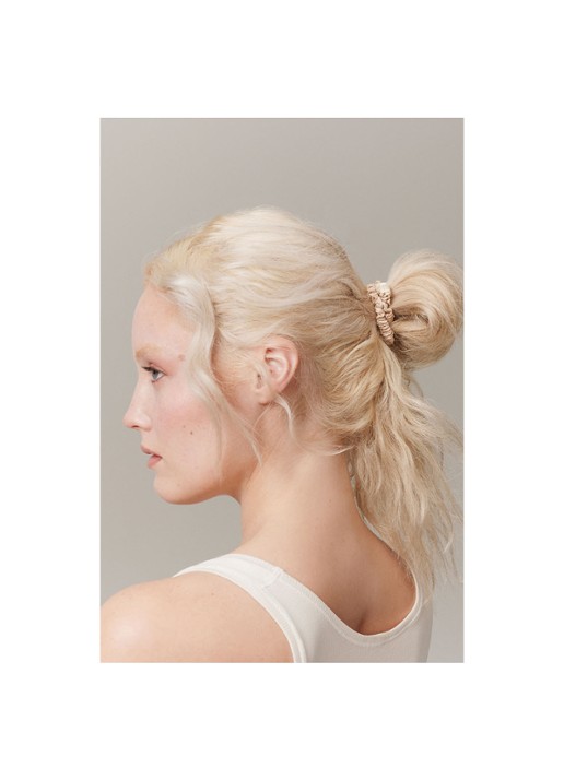 slip Pure Silk Skinny Scrunchies - zijden haarelastiek - detail 5 blonde