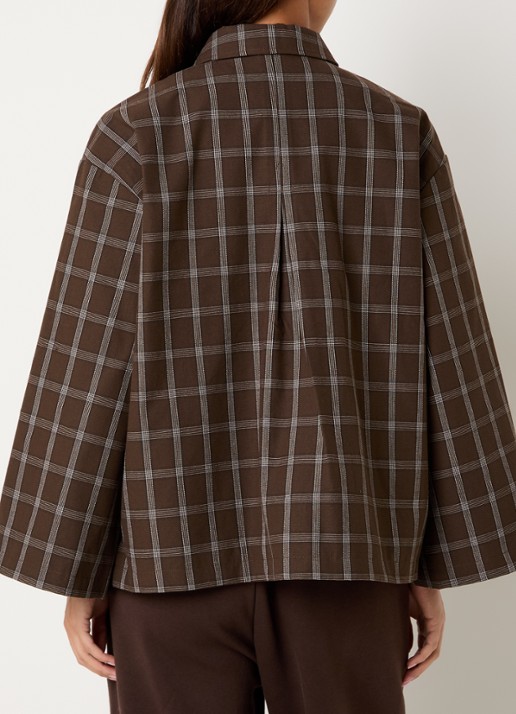 Sofie Schnoor Agatha asymmetrische trenchcoat met klepzak - achterkant hazelnootbruin