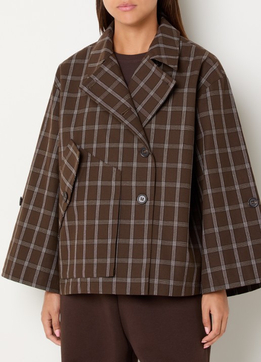 Sofie Schnoor Agatha asymmetrische trenchcoat met klepzak - detail 4 hazelnootbruin