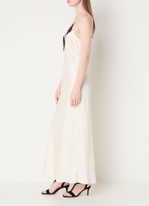 Sofie Schnoor Betts maxi jurk van satijn met kant - voorkant 3 gebroken wit