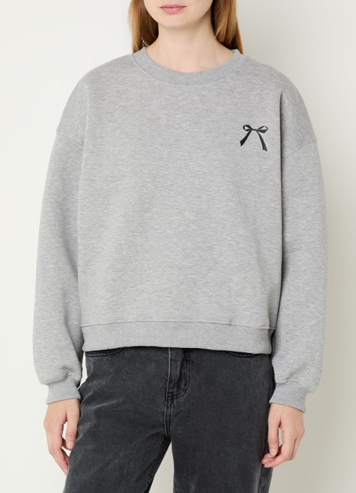 Sofie Schnoor Elis sweater met front- en backprint - achterkant grijs