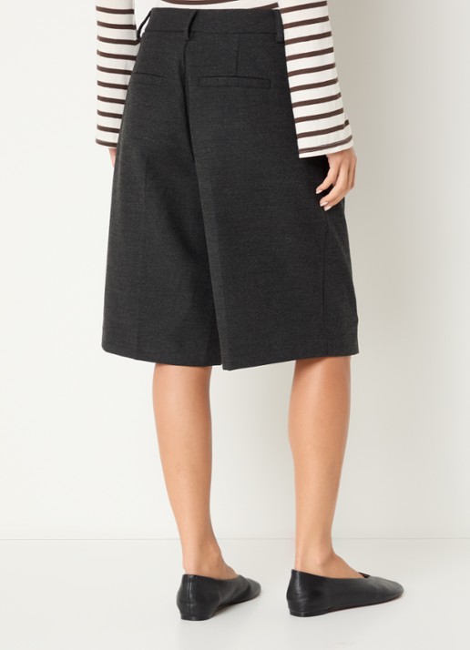 Sofie Schnoor Elsy high waist loose fit korte broek met plooidetail - achterkant donkergrijs