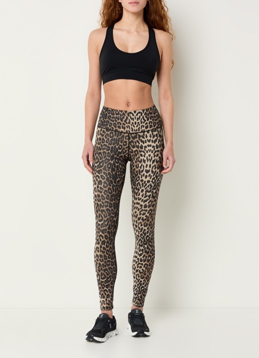 Sofie Schnoor Emalyspo sport bh met medium support - voorkant 4 zwart
