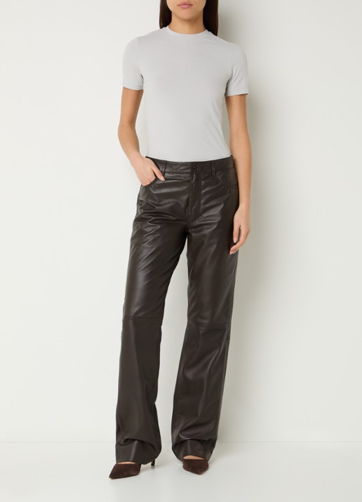 Sofie Schnoor Gatti high waist flared fit broek van imitatieleer - voorkant 4 donkerbruin