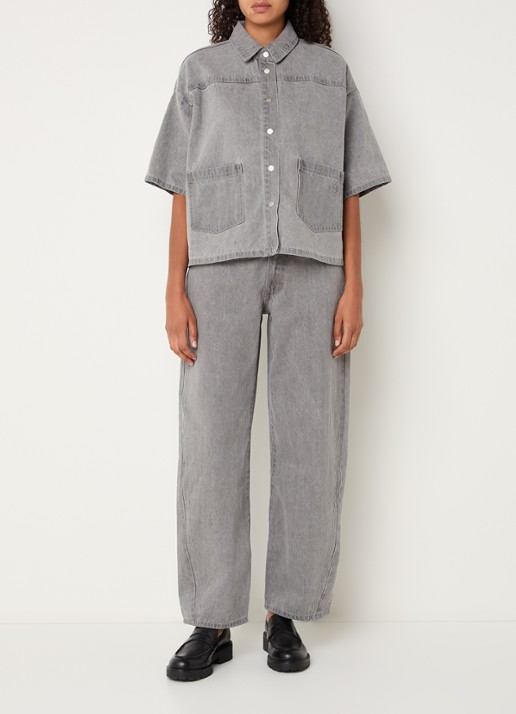 Sofie Schnoor Melissa blouse van denim met opgestikte zakken - voorkant 2 lichtgrijs