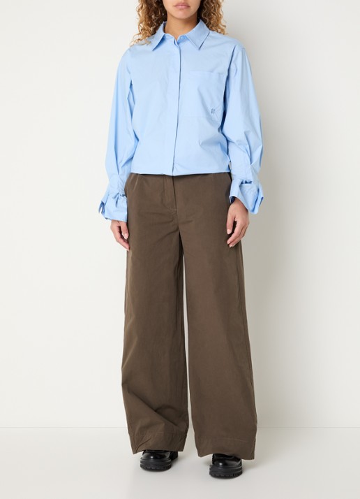 Sofie Schnoor Reinesw mid waist loose fit pantalon met 3D logoprint - voorkant 4 donkerbruin