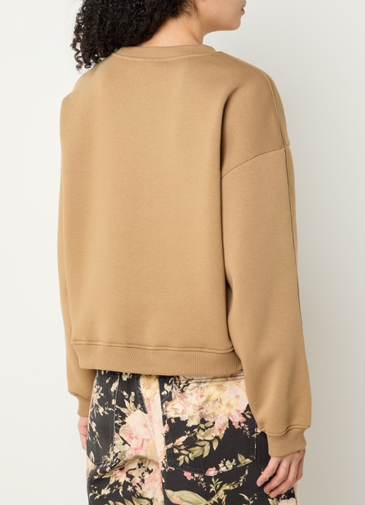 Sofie Schnoor Sweater met borduring - achterkant camel