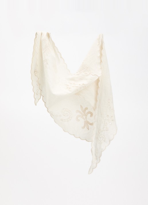 Sofie Schnoor Tea sjaal met broderie 110 x 30 cm  - detail creme
