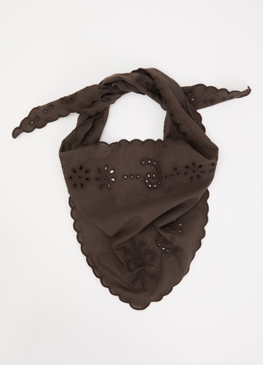 Sofie Schnoor Tea sjaal met broderie 110 x 30 cm  - voorkant 3 donkerbruin