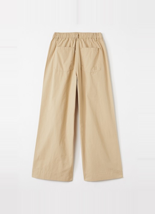 Sofie Schnoor Wide fit chino met steekzakken - voorkant 3 camel