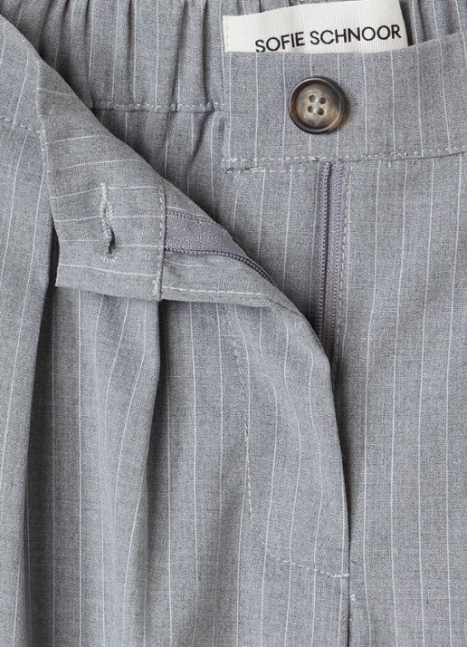 Sofie Schnoor Wide fit pantalon met krijtstreep - detail grijs