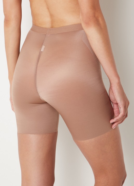 SPANX Thinstincts 2.0 corrigerende short met glanzende finish - achterkant lichtbruin