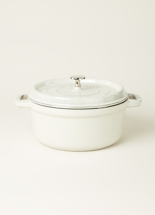Staub Cocotte Ronde braadpan 24 cm - voorkant 3 lichtgrijs