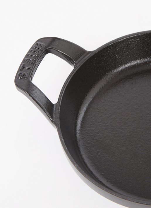 Staub Ovenschaal 16 cm - voorkant 2 zwart