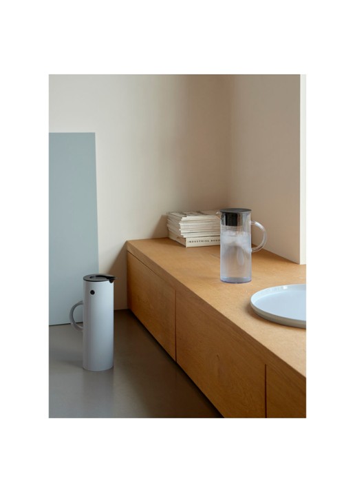 Stelton Em77 karaf met deksel 1,5 liter - detail donkergrijs