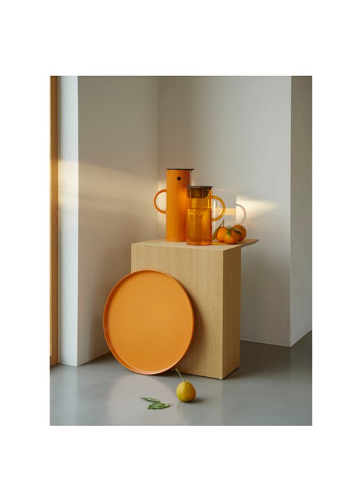 Stelton Em77 karaf met deksel 1,5 liter - voorkant 2 oranje