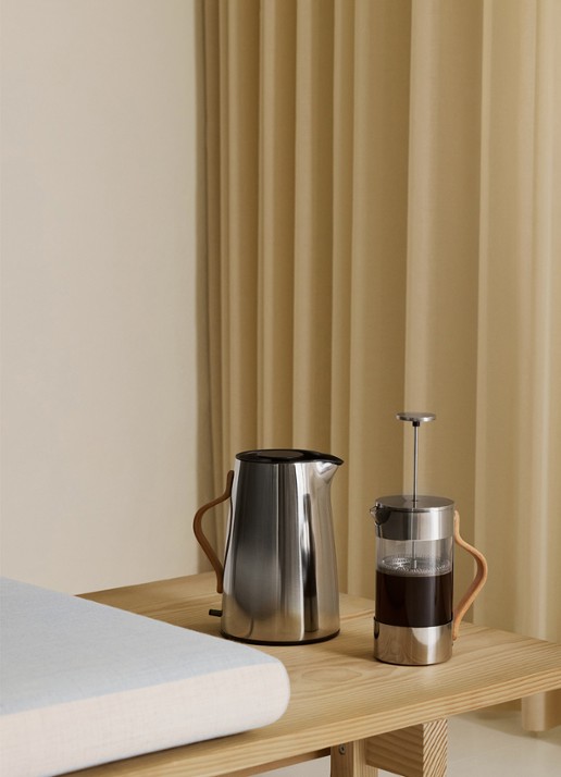 Stelton Emma waterkoker 1,2 liter - achterkant zilver