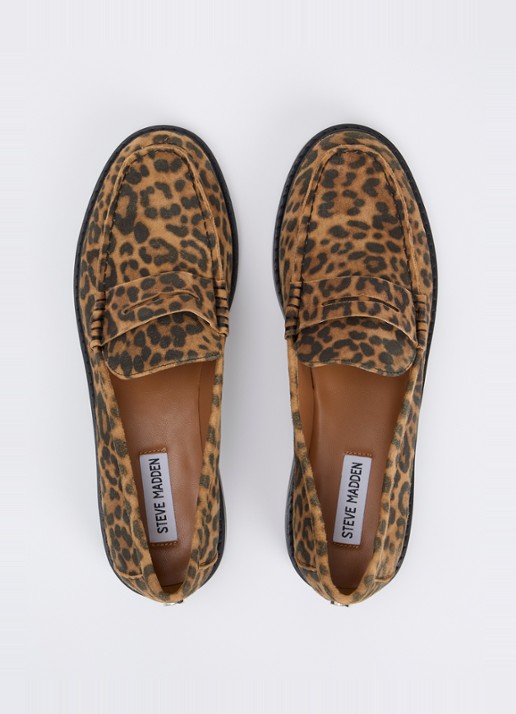 Steve Madden Adison loafer van suède met panterprint - detail 3 beige