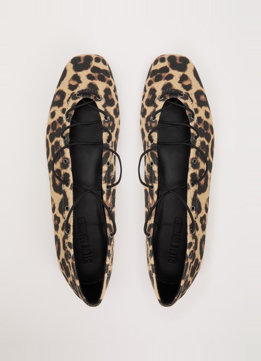 Steve Madden Pointe ballerina met panterprint - detail 4 camel