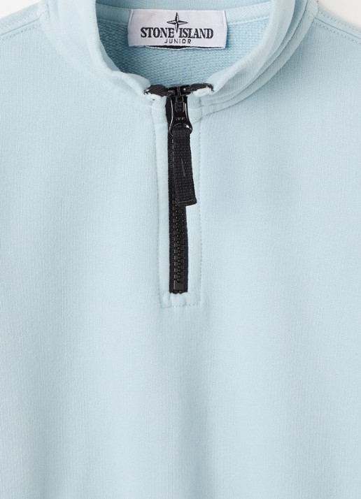 Stone Island 00005 sweater met logo en halve rits - detail 3 lichtblauw