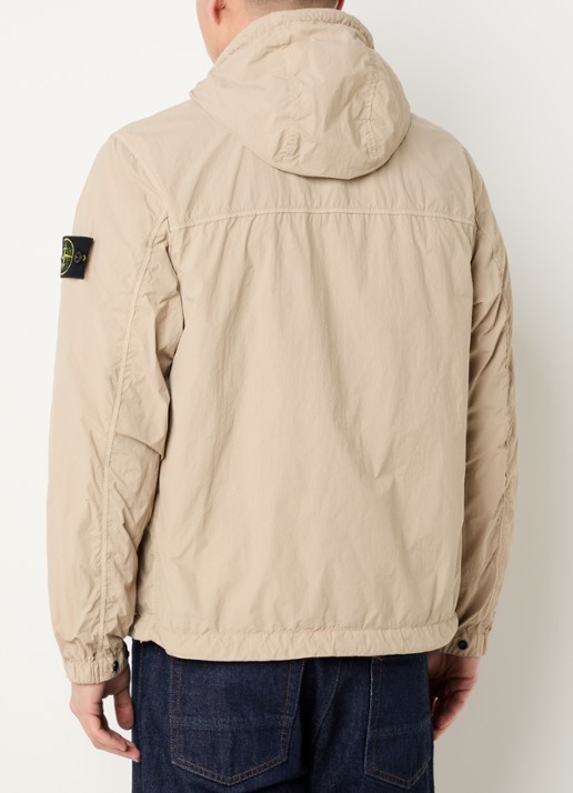 Stone Island 12572 regenjack met capuchon en klepzakken - achterkant 6 beige