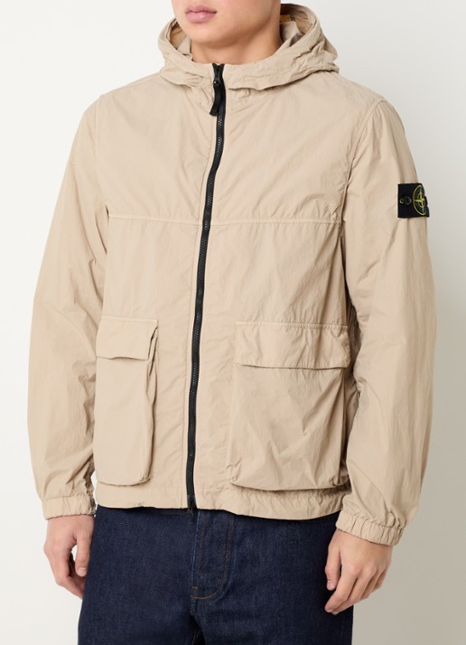 Stone Island 12572 regenjack met capuchon en klepzakken - detail 3 beige