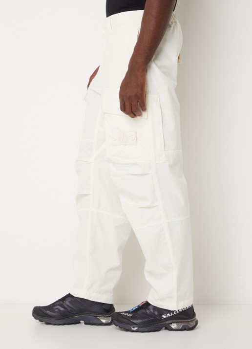 Stone Island 309F1 loose fit cargobroek met klepzakken en logo - detail 5 creme