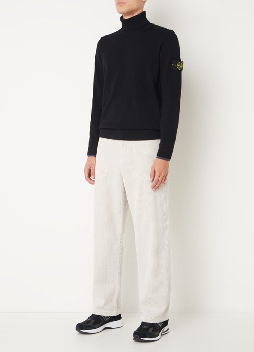 Stone Island 32411 straight leg chino van corduroy met steekzakken - voorkant 5 lichtgrijs