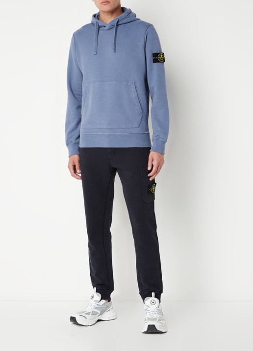 Stone Island 64120 Hoodie met logo - voorkant 2 staalblauw