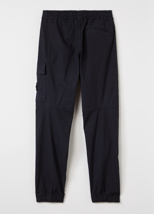 Stone Island 80538 tapered fit broek met logo - voorkant 2 zwart