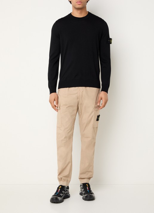Stone Island 93582 tapered fit cargobroek met steekzakken en logo - voorkant 3 beige