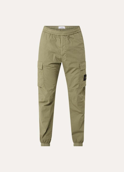 Stone Island 93582 tapered fit cargobroek met steekzakken en logo - voorkant 2 mosgroen