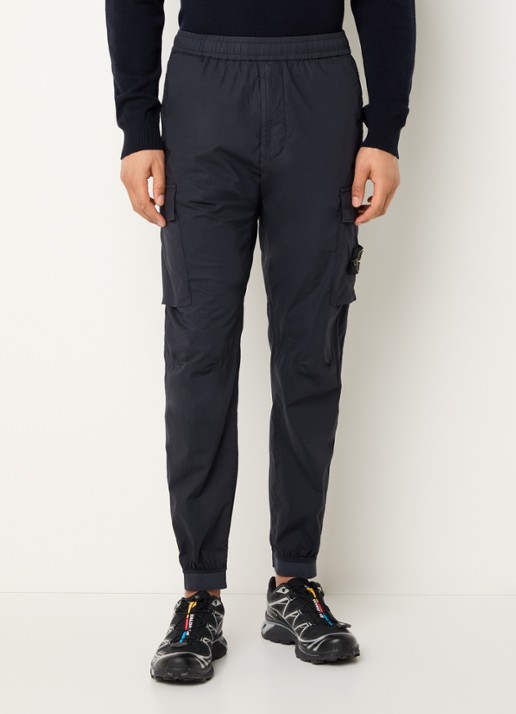 Stone Island 93582 tapered fit cargobroek met steekzakken en logo