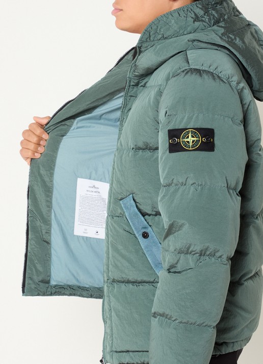 Stone Island S0019 puffer jack met capuchon en donsvulling - detail 4 zeegroen