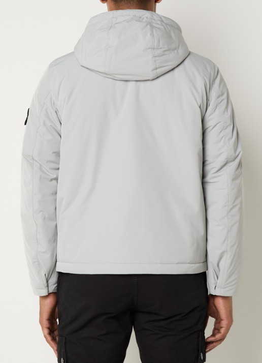 Stone Island S0026 gewatteerd jack met capuchon en steekszakken - achterkant lichtgrijs