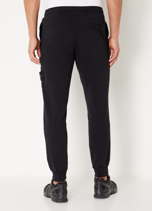 Stone Island S0051 tapered fit joggingsbroek met opgestikte zakken - achterkant zwart