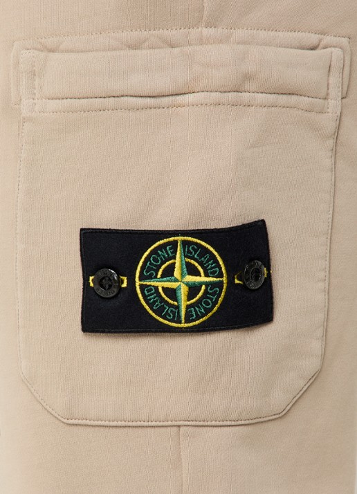 Stone Island S0051 tapered fit joggingsbroek met opgestikte zakken - detail 6 vanillegeel